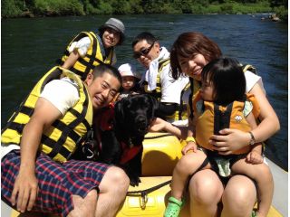 ニセコのラフティングとは違って0歳から乗船できる安全安心の川下りです。