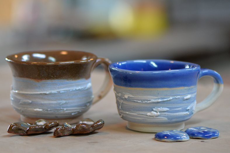 お客様が作った作品。余った土で小物を作れるよ。