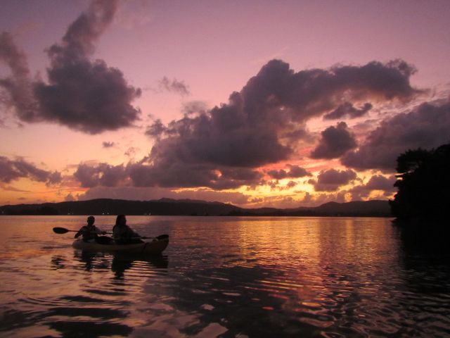 刻々と変わっていく空を楽しみながら、戻ってきます。日が沈んでも空はまだ明るい。