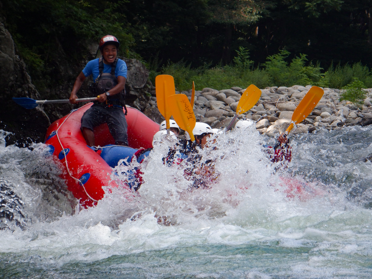 teBOł͋G߂ɂāA鋗VѕEiςĂ܂Bt4-6́A[hNX̃teBǑł܂B