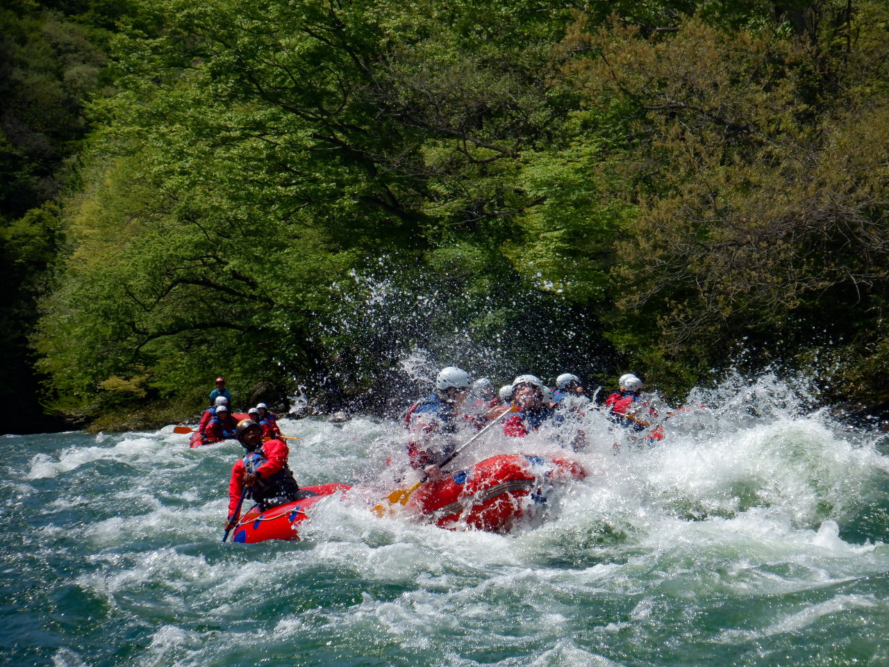 teBOł͋G߂ɂāA鋗VѕEiςĂ܂Bt4-6́A[hNX̃teBǑł܂B