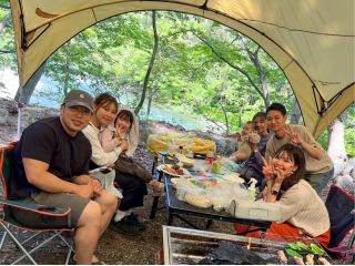 ラフティング+BBQコラボ企画です!バーベキュー場のOUTDOOR SWAG LIFEは、川沿いにあり、BBQを楽しみながら川遊びもできる最高の場所です!