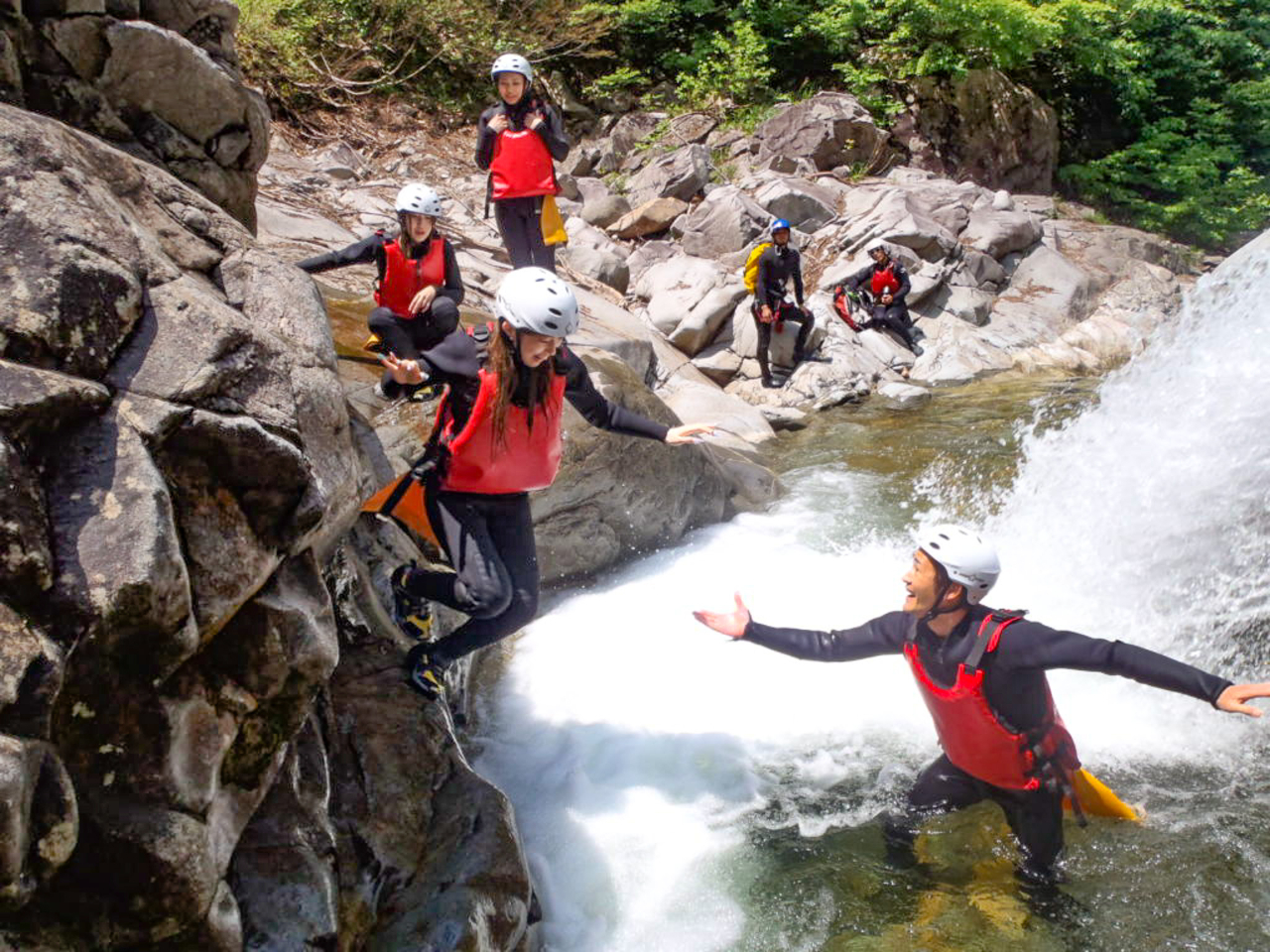 LjIjOR[Xɂ́Aւ|Cg܂BAꂩ痎AڂɃh{̐ShLhĽ܂B