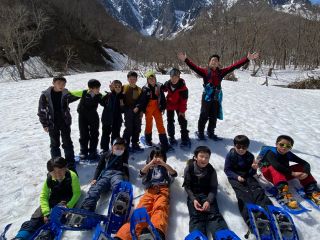 自然の豊かさ:冬のみなかみ町には、美しい冬の自然景観が広がっています。雪に覆われた山々や木々、自然の造形美を感じる氷筍など、見る者に美しさを与える光景です。