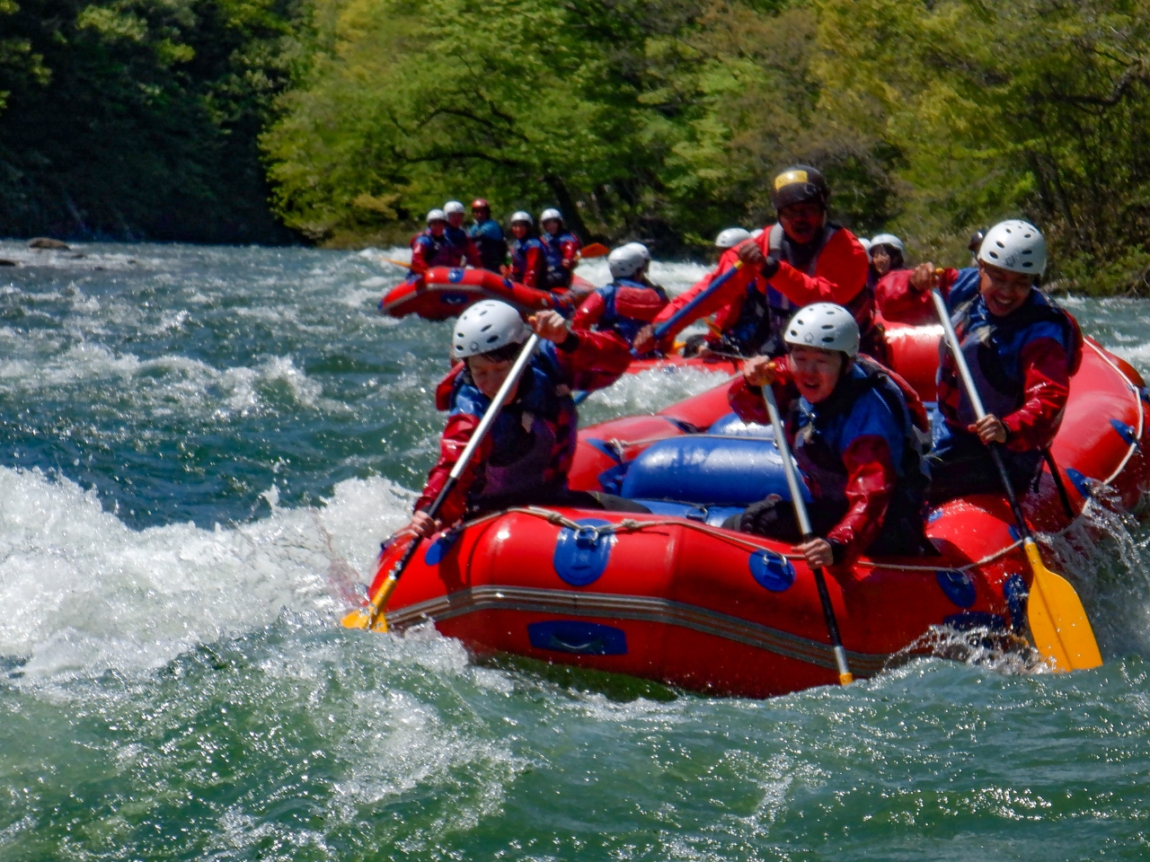 �E�H�[�^�[�A�N�e�B�r�e�B�[�̐��n�݂Ȃ��݂ŊJ�Â��郉�t�e�B���O�c�A�[�ł��B�t�̓��[���h�N���X�̌����Ƀ`�������W�A�Ă͉j���⍂���₩��̃W�����v�Ȃǐ�V�т����i�I