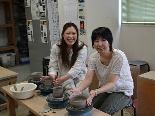 愛知県名古屋市にある豊らくでは、落ち着いた空間で、納得のいく陶芸作品づくりができます。
