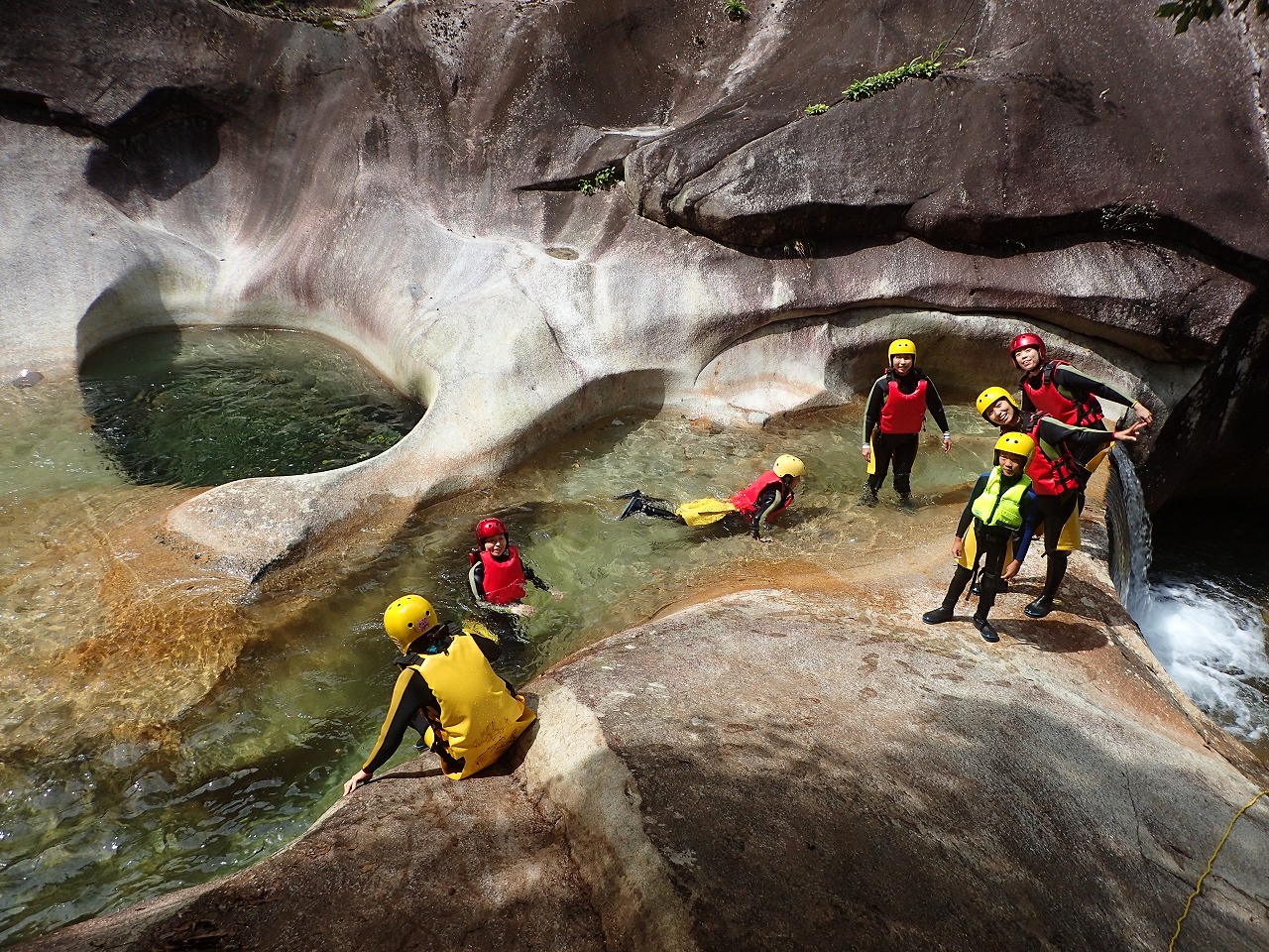 �ォ��B��ƁA��Ղ̏��삪����Ă���̂�������܂��B���̗��ꂪ���Ɠ��̌`��ɍ���Ă��܂��B