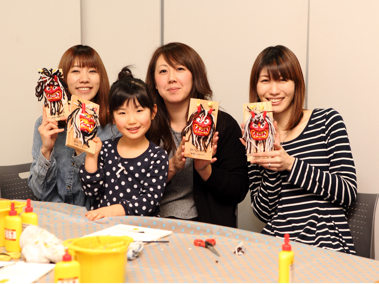 オリジナルの壁掛けを作ろう。小さいお子様から大人まで楽しめる体験メニューです。