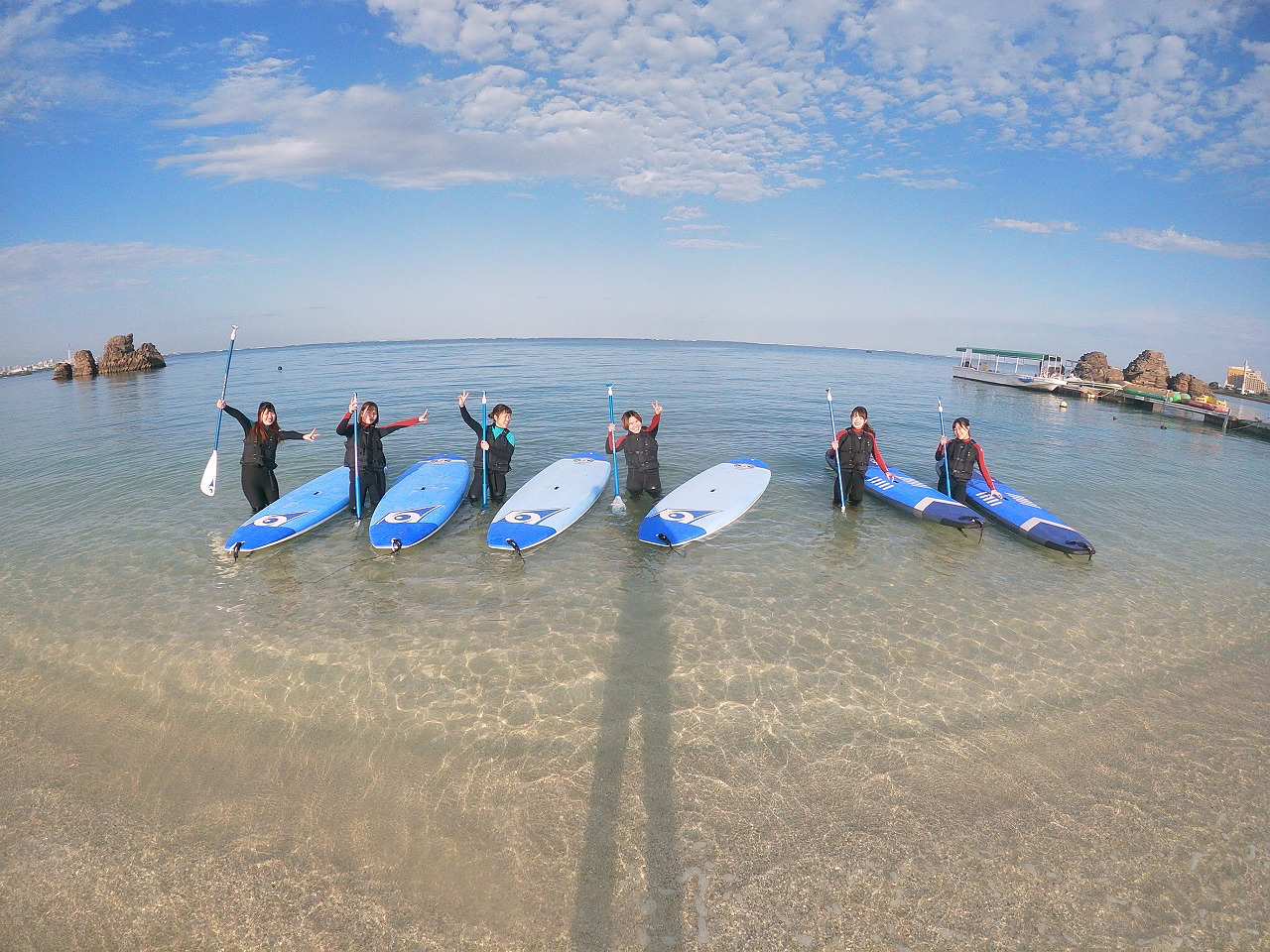 サーフサイドサービス・ハイサイに集合して受付と支払いを行い、着替えてツアー開催地に移動します。