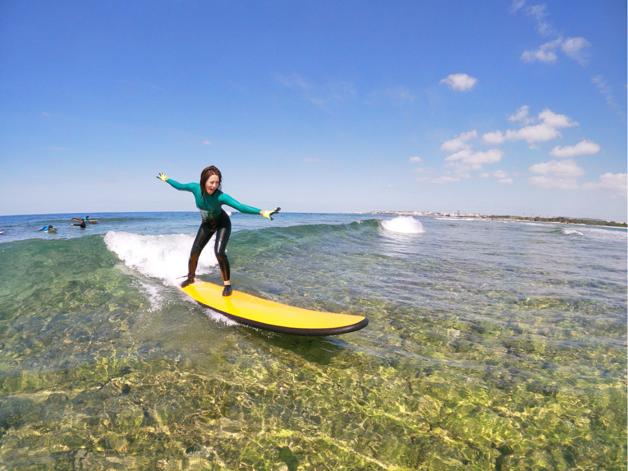 世界サーフィン連盟(ISA)インストラクター主催 ハイサイの体験サーフィンスクールは、サーフィンが初めて・数回の方にお勧めです。