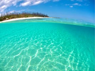 最高の美ら海映えブルーの世界!沖縄ならではの透き通る青い海は感動必至!!
