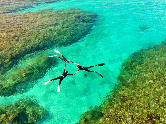 透き通る海で心も体もリフレッシュ!自然に包まれる癒しのひとときを♪