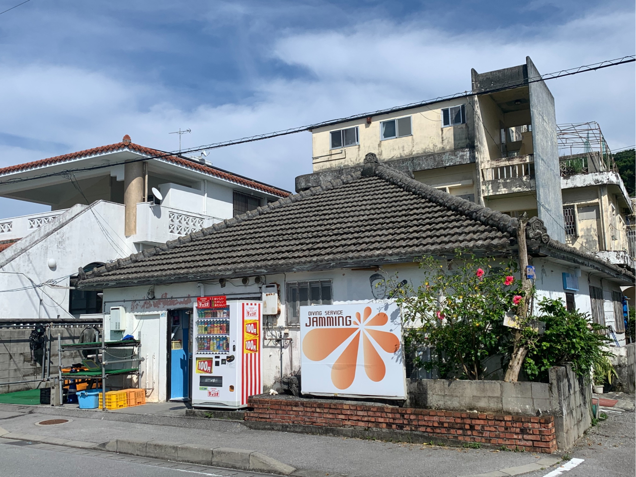 ���X�͓n�v�n�`���ڂ̑O�ɂ���Ö��Ƃł��BGoogleMap�Łu�W���~���O�{���X�v�ƌ������Ă��������B