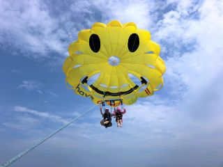 人気スポット海中道路周辺 パラセーリングツアー 150m ニコちゃんマークで写真映えバッチリ 4歳 Ok マリンアイランド じゃらん遊び体験