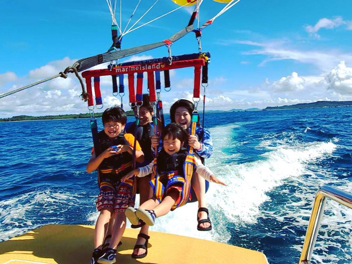 お子様が小さい場合は4名で飛べることも※総体重によります。