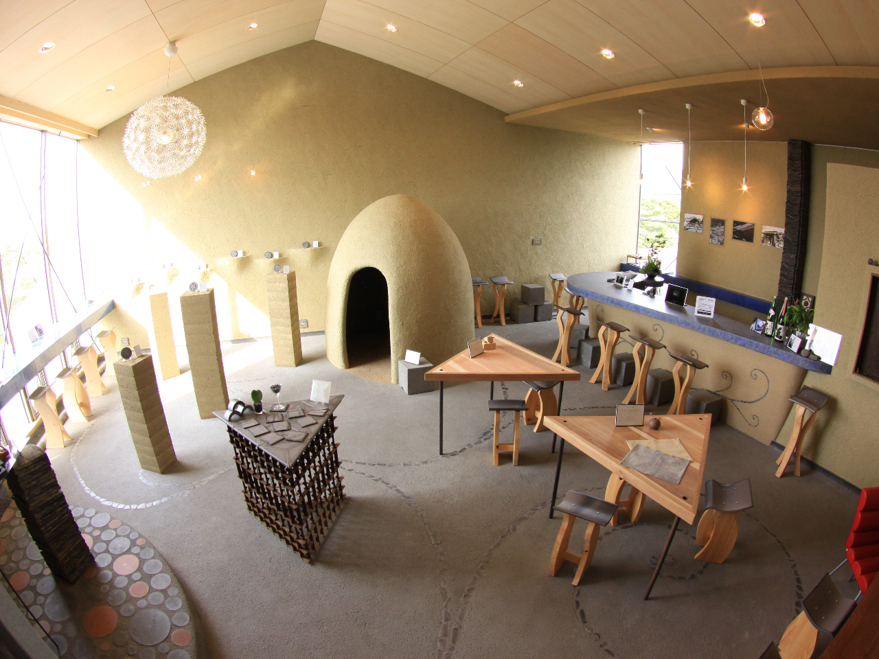 すべて土で出来た空間で、お洒落なBGMを聞きながら夢中になれる時間を提供いたします♪