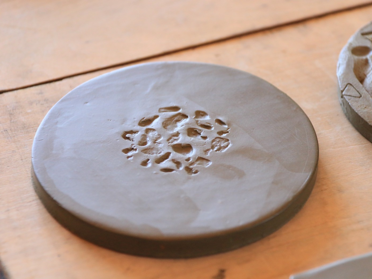 小石で押しただけのデザイン♪シンプルだけど、なかなかセンスは必要です