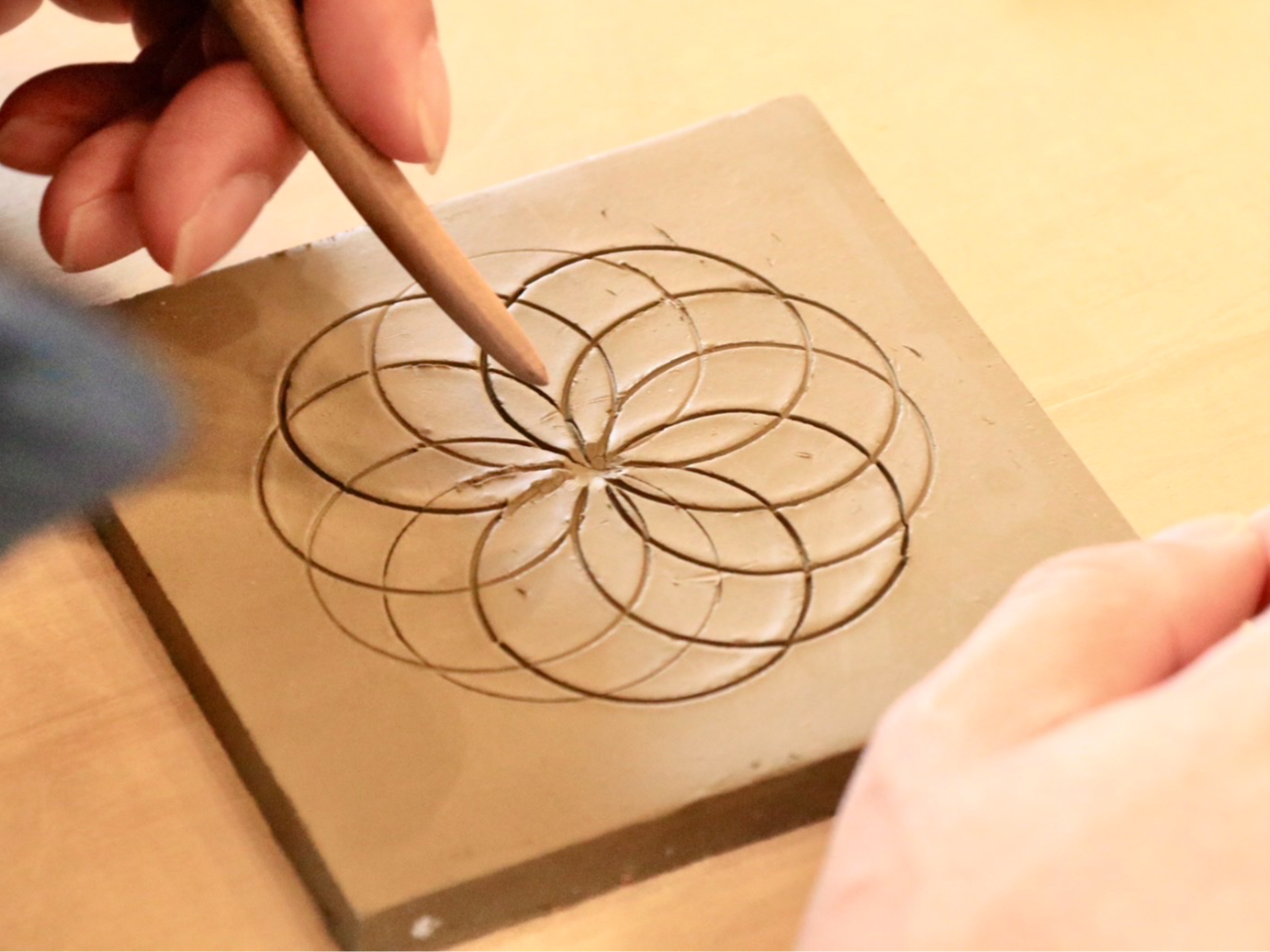 �ۂ��^���g�����f�U�C���I�\�����@�͎��R�ŃA�����W�͖������