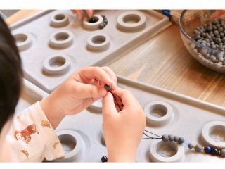 お気に入りのパーツを選んでブレスレット作り♪