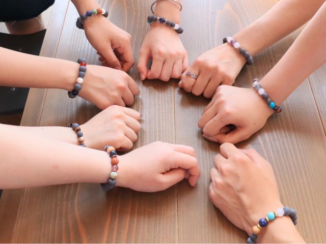 お好きな天然石と瓦ボールで作るブレスレット♪