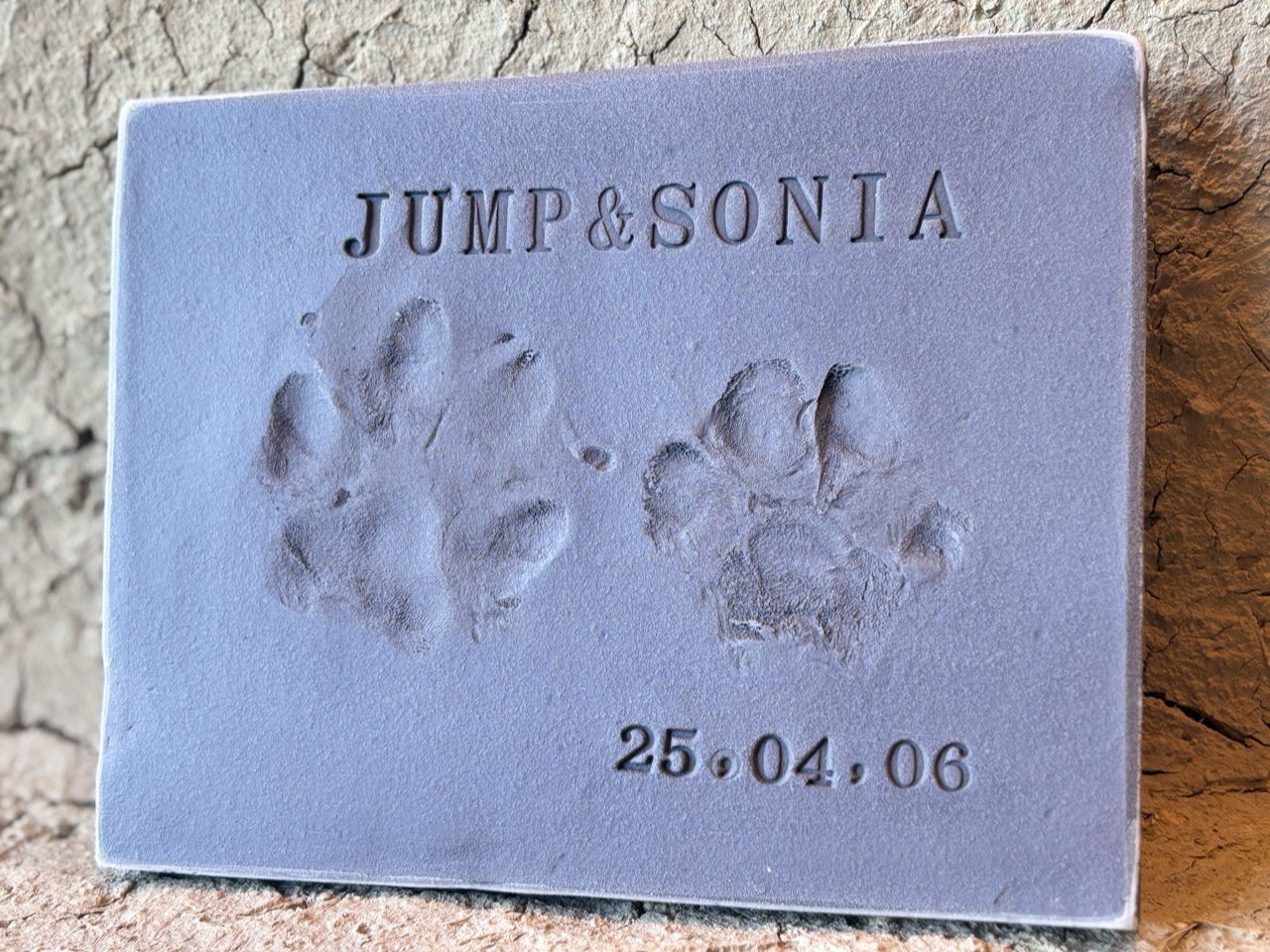 別途、ご希望がございましたら後日スタッフの手彫りにてお名前を彫ることも可能です。