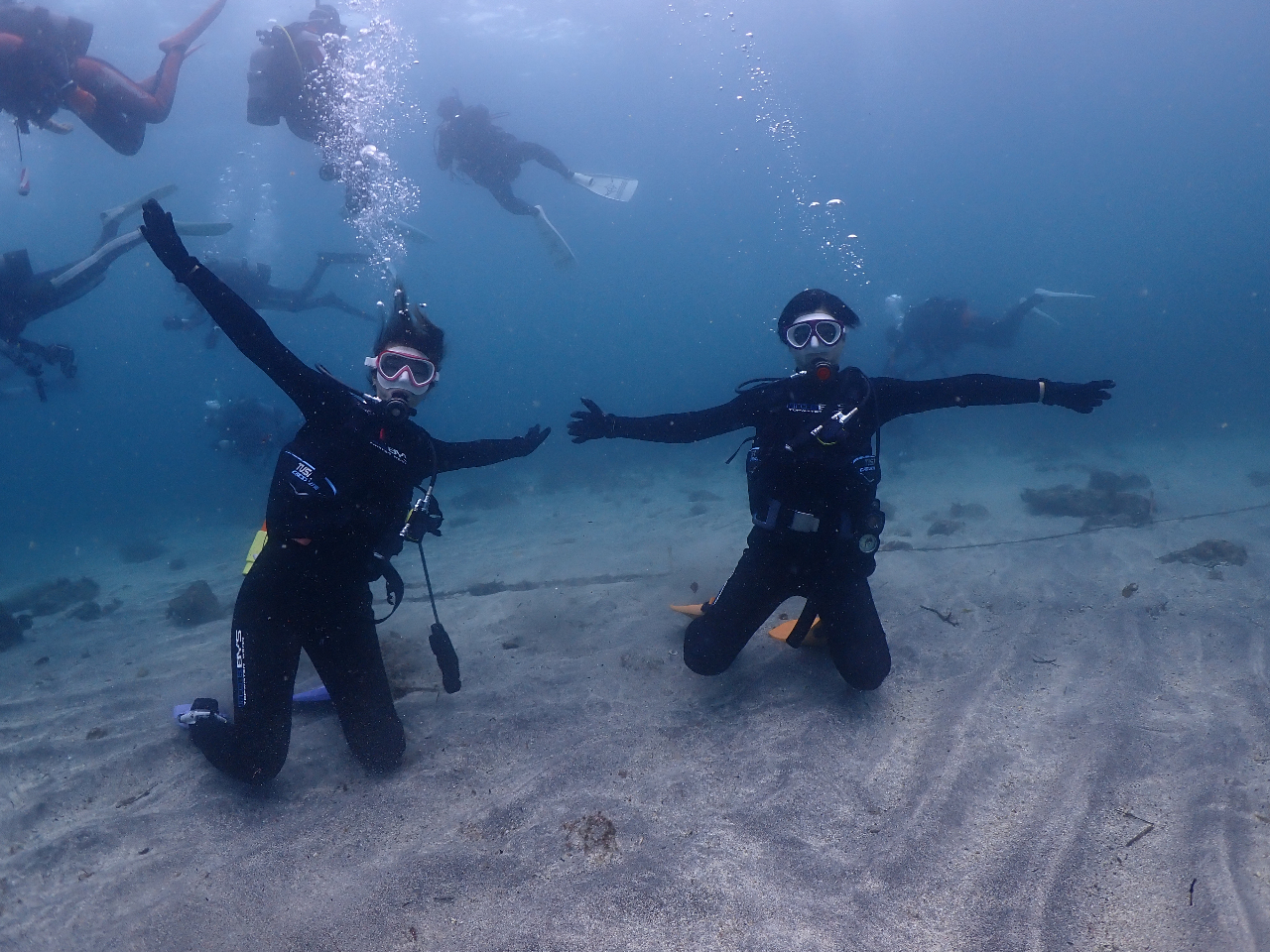 ふたりで潜れば、テンションも深度もアガる↑(笑)
