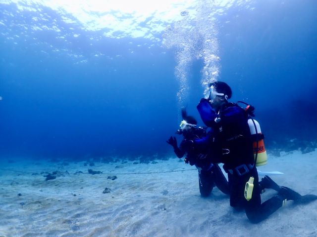 ふたりでのぞく、ひみつの海デート♪
