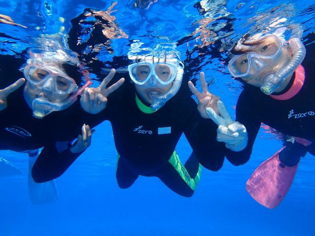 スノーケリング講習とツアーがセットになったプログラムです。