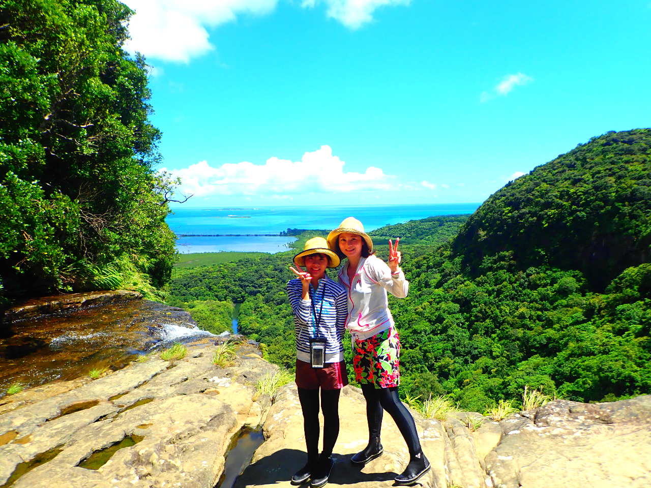 当店一番人気ツアーカヌーとトレッキングで行く西表島探検!沖縄県一の落差55mを誇るピナイサーラの滝をじっくり巡る定番ツアー!