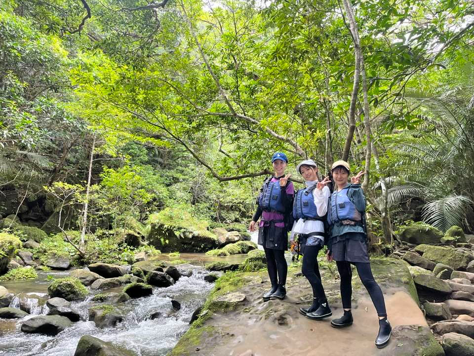 滝を見に行くだけのツアーではありません。滝に行くまでの過程と滝で遊べるのが魅力のツアーです。