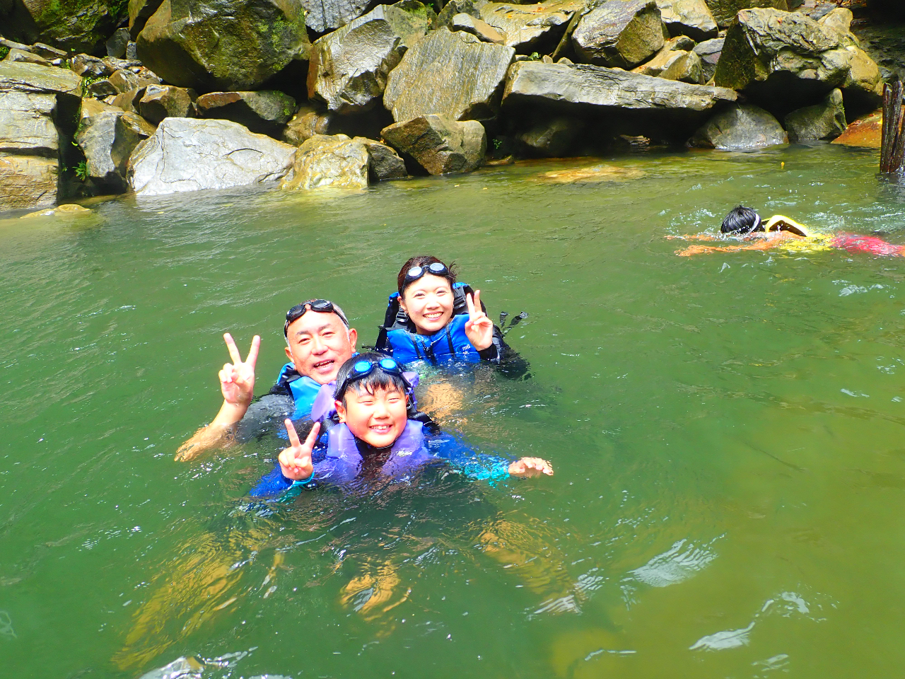 wZ̎Ƃł͂ȂAXC~OȂǂ̏KłȂAppƃ}}ƈꏏɂȂėVׂ܂BMт̓VR̃v[͎R̊wюɂłB