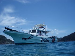 鹿児島の海をトリトンのボートでご案内します