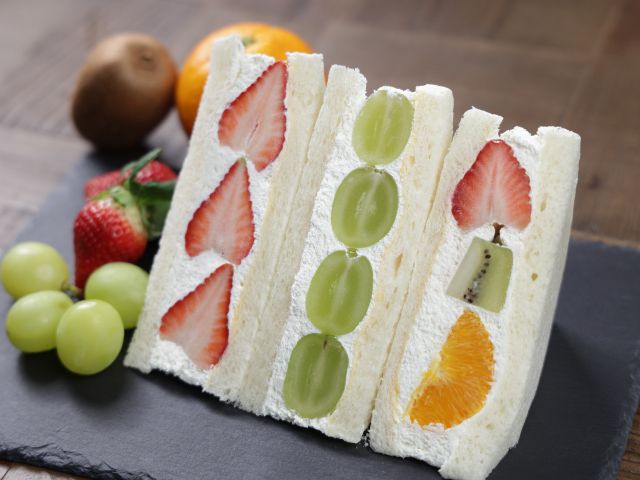 季節のフルーツと相性バッチリの自慢の生クリーム