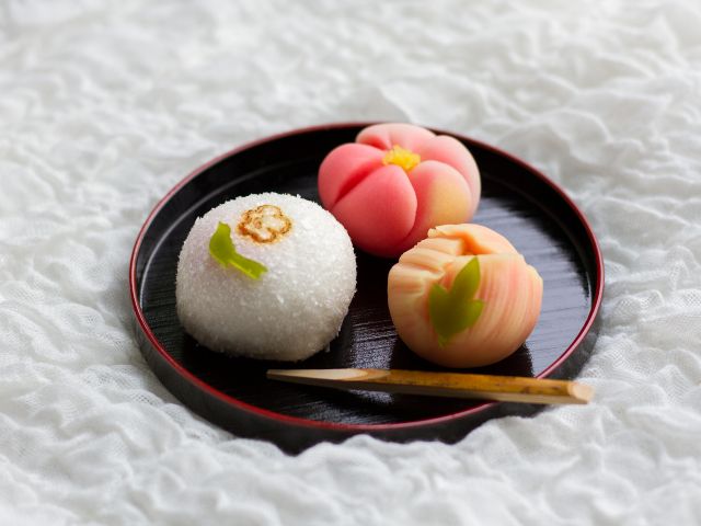 季節感に富んだ和生菓子からお好きなものを選んで。
