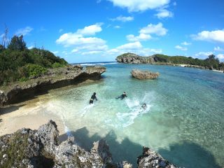 透明度抜群の無人島ビーチ!