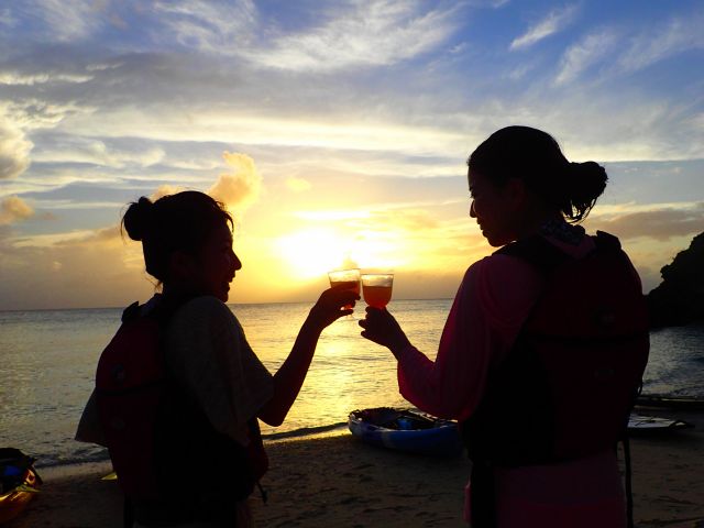 秘密のビーチで乾杯♪