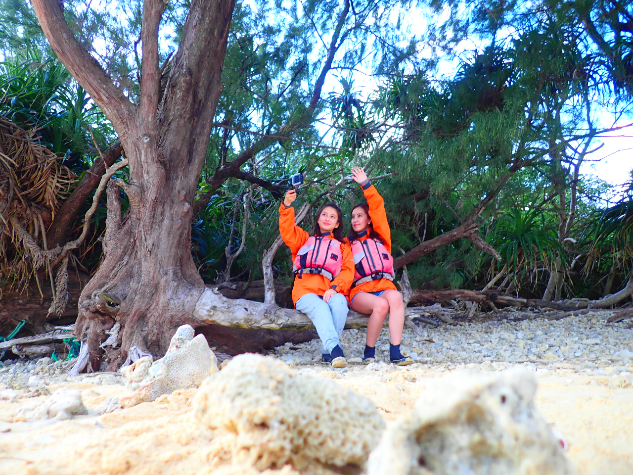 無人島で撮影会もいいですね〜