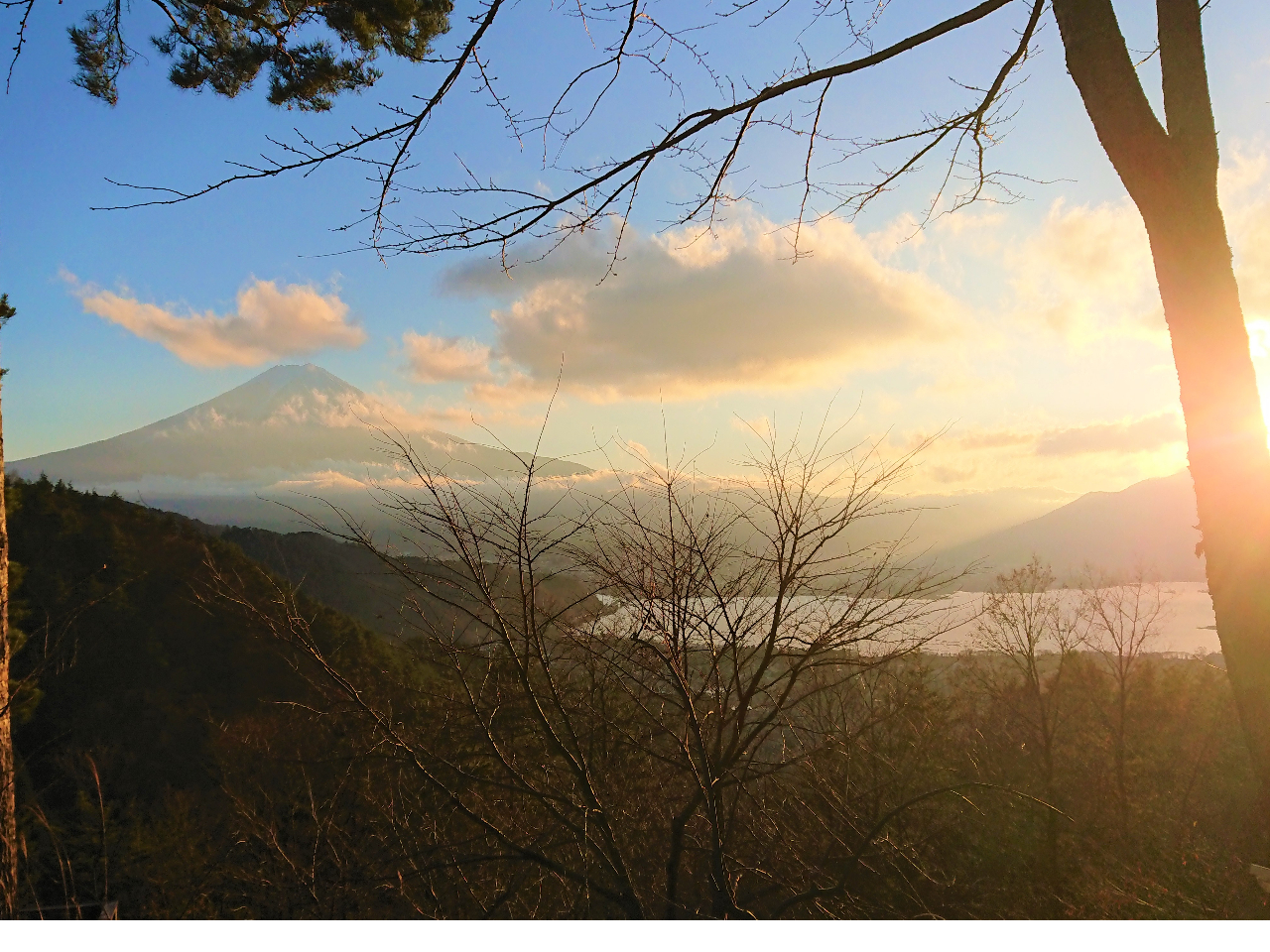 峠から見た富士山と河口湖 お店から自転車で約8km 電動アシストならスイスイ