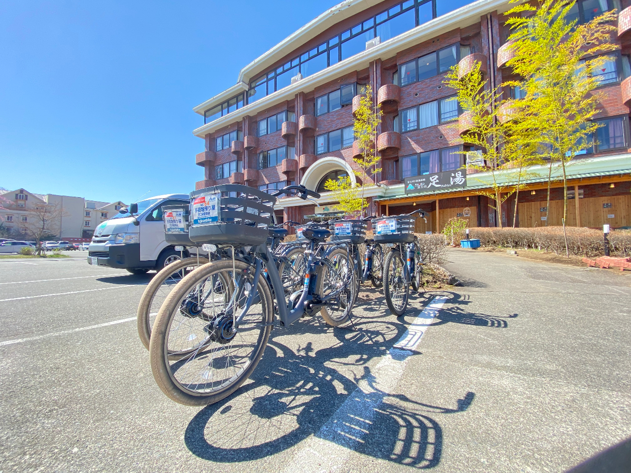 受付は、四季の宿富士山フロントデスクにて