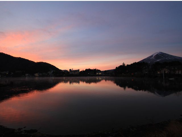 朝焼けの逆さ富士