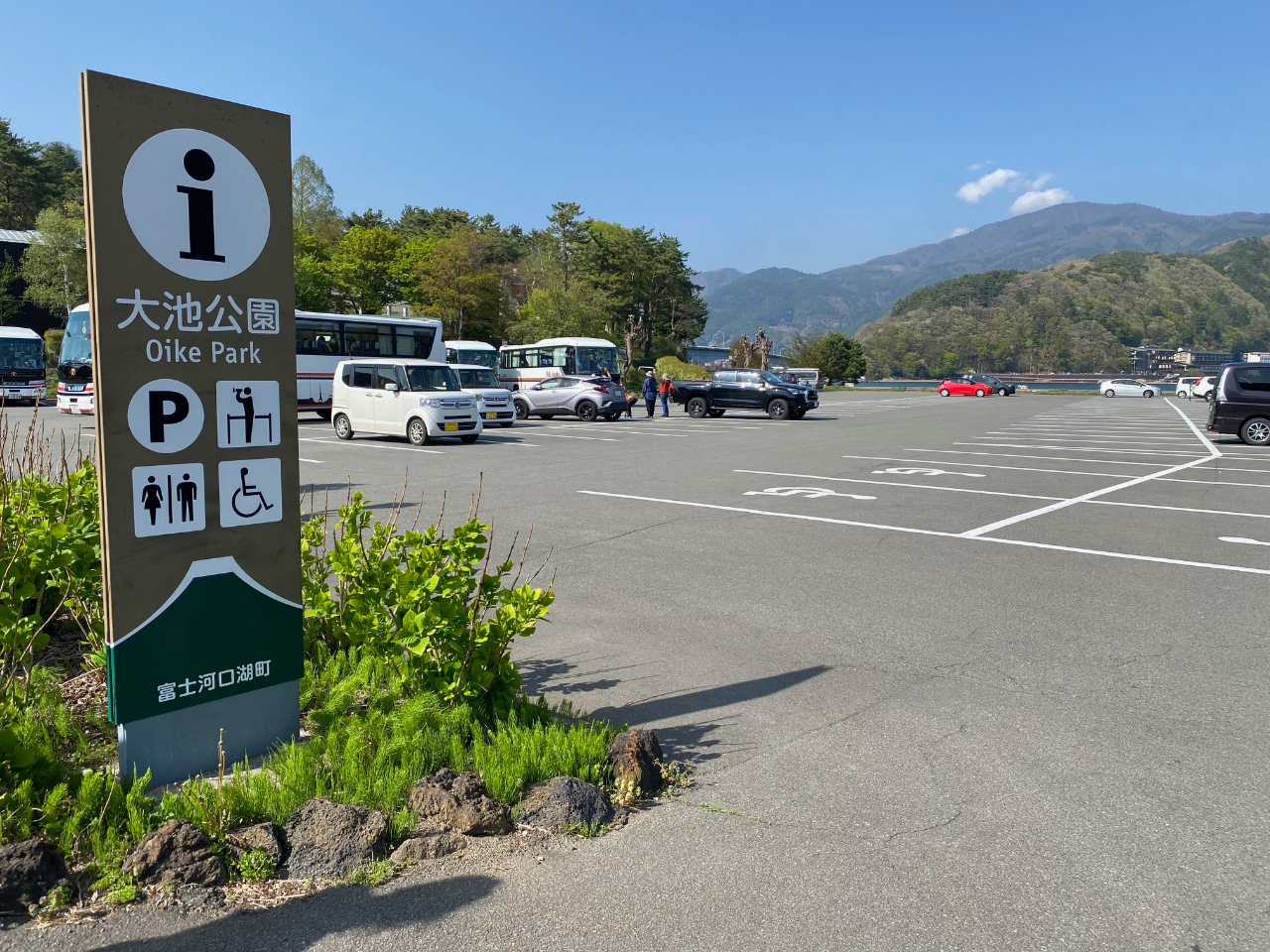 店舗の前には、無料の公共駐車場あり!「大池公園駐車場」