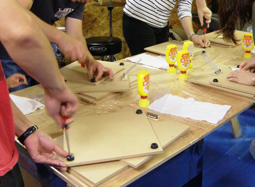 ほとんど接着作業で作ります。