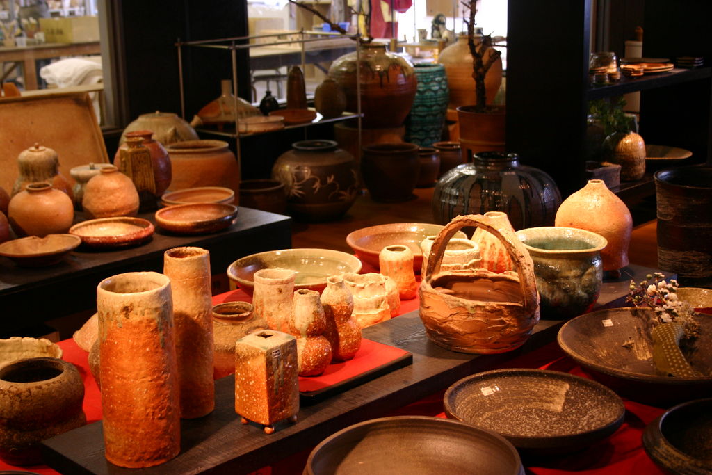 信楽焼き・本格陶芸に挑戦！】電動ろくろコース（土は使い放題♪）/陶