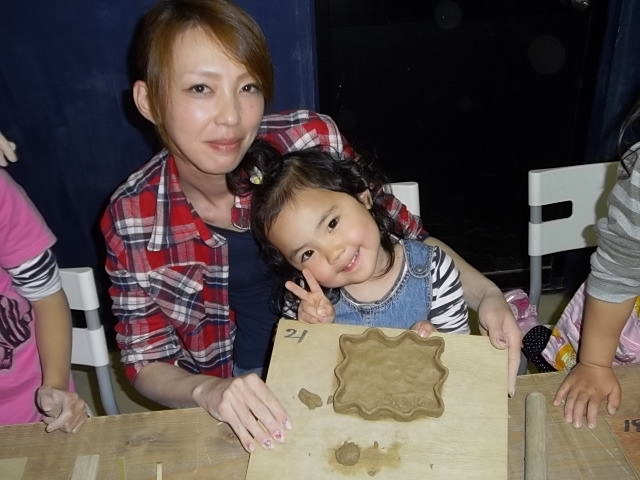 お子様向け陶芸ではお好きな作品が作れます。楽しい作品を皆さんで作ってください。