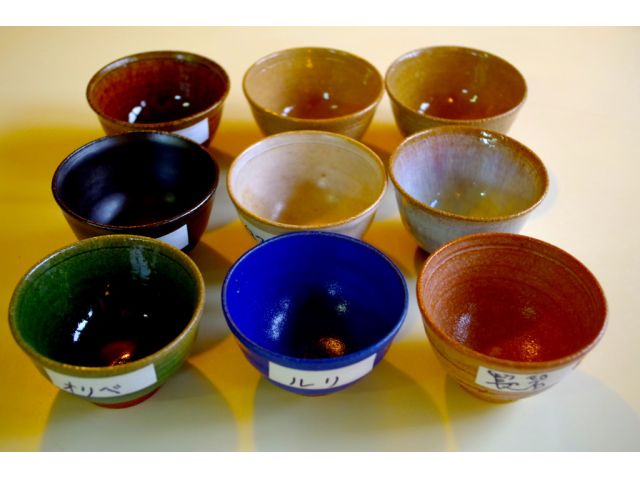 釉薬の色は9種類の中からお好きな色を選んで頂けます。あなたの作品に合う釉薬はどれでしょうね?