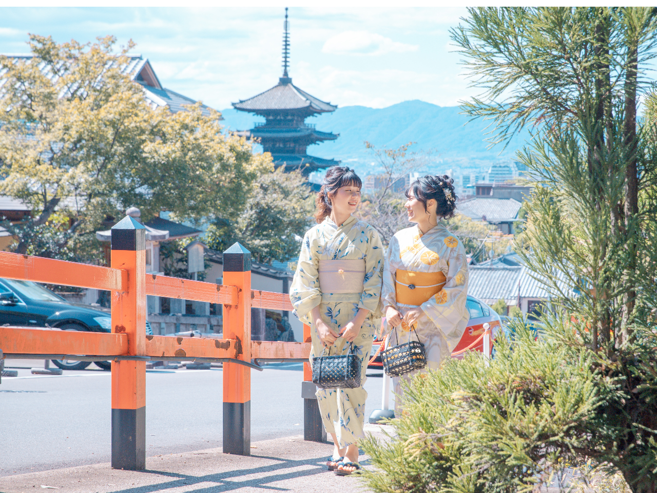 夢京都の可愛らしいお着物で、風情豊かな京都の名所を散策できます。