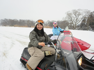 スノーモービル