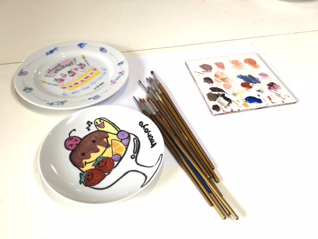 絵付け体験 ペットの絵柄 お皿の絵付け体験 伊豆の思い出に日常で使える素敵なお皿を 2時間 食器ペインティング体験工房 青い玉葱 じゃらん遊び体験 絵付け体験 ペットの絵柄 お皿の絵付け体験 伊豆の思い出に日常で使える素敵なお皿を 2時間 食器ペインティング体験工房 青い玉葱 じゃらん遊び体験