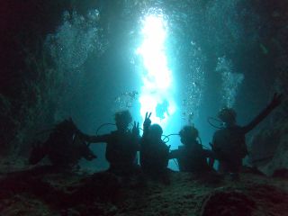 青の洞窟の水中のブルーバックに記念撮影!!