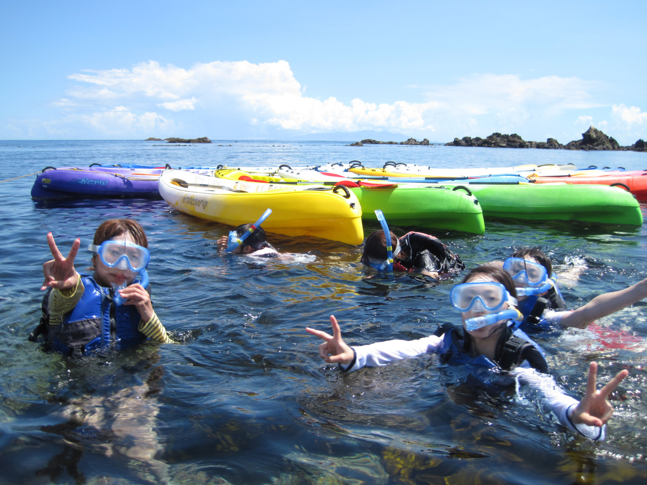 シーカヤックで沖のシュノーケリングポイントへ